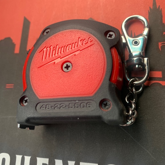 Milwaukee Tools 6ft Keychain Measuring Tape - Picture 6 of 7